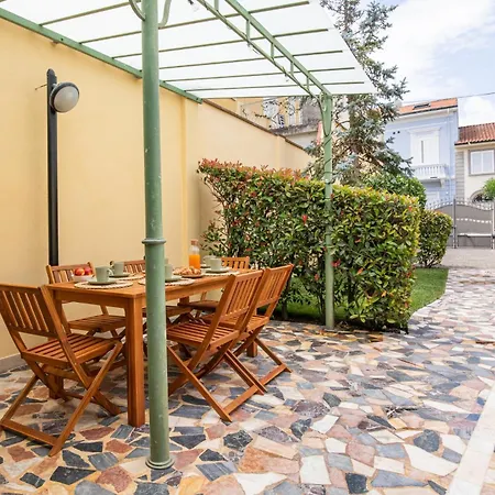 Verdemare, A Parcheggio Privato E Splendido Giardino Nyaraló